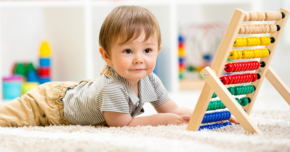 استفاده از اسباب بازی مقابل کودک مستلزم به کارگیری مهارت های حرکتی ظریف میباشد