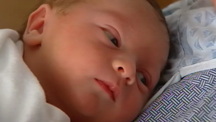 کودک در مرحله خواب rem